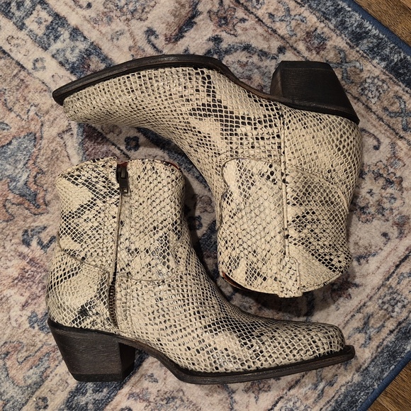 7/7.5 Freebird Miramar Leather Booties in Snakeskin, Size 6 Tag - Picture 6 of 15